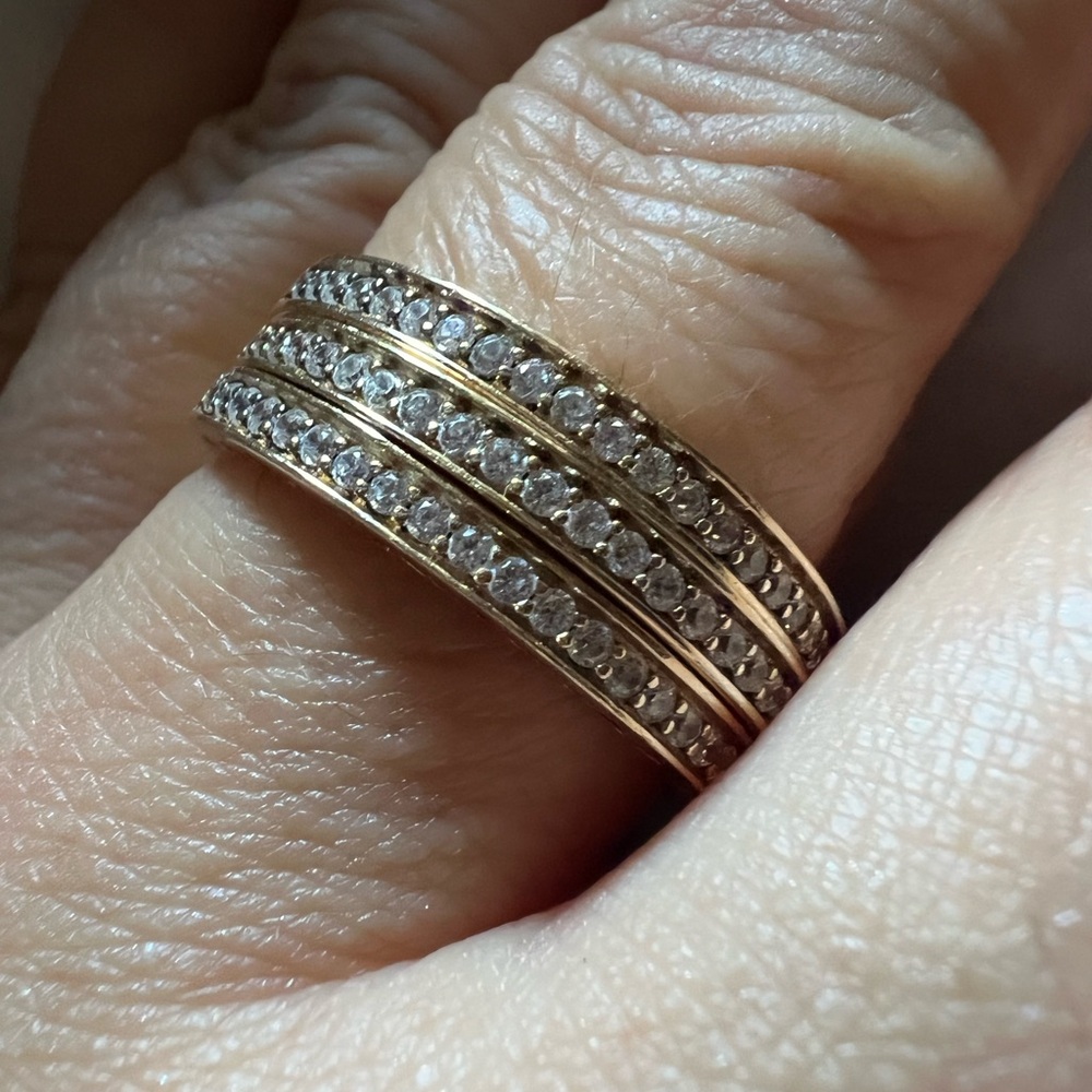 Elegant Gold and Silver Women's Ring